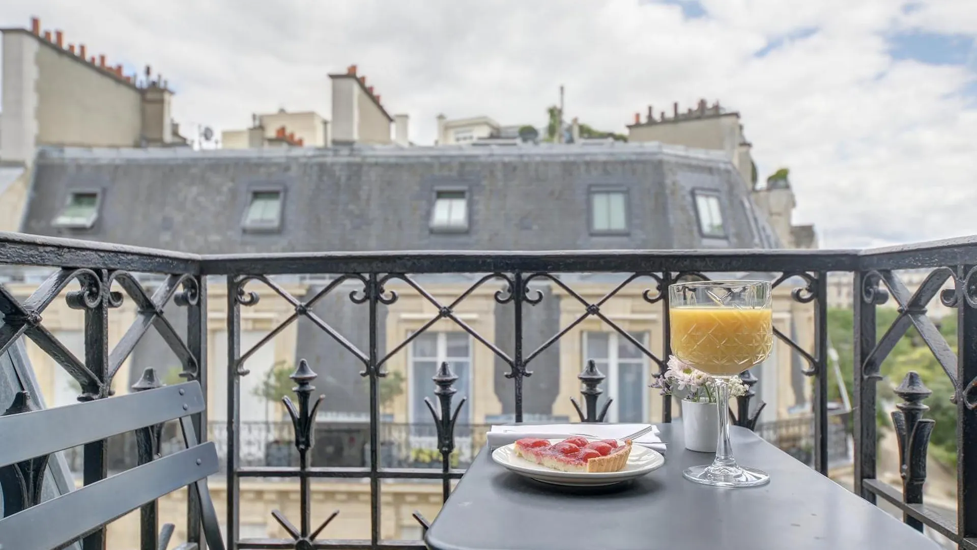 Mate Alain - Champs-elysées Hotel 4*